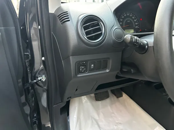 Car image 23
