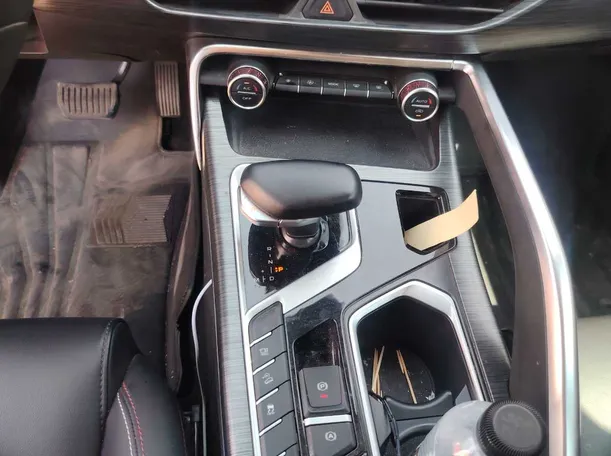 Car image 16