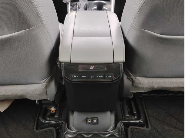 Car image 28