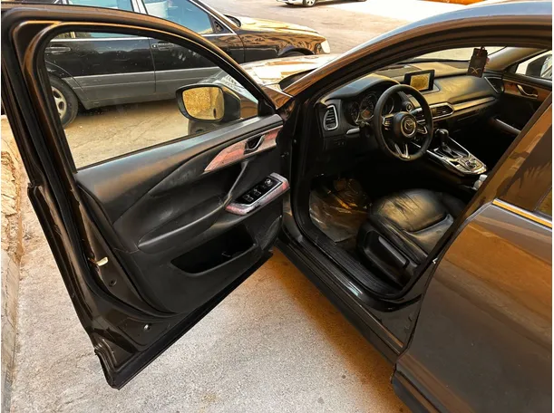 Car image 10