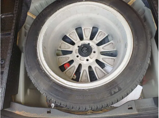 Car image 20