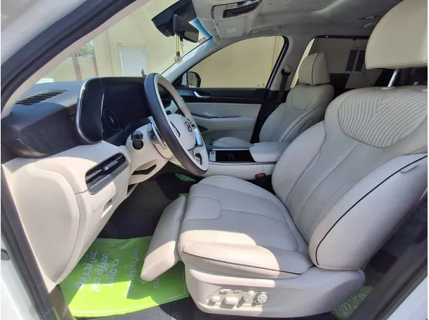 Car image 12