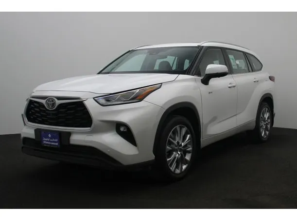 2025 Toyota Highlander in Dubai