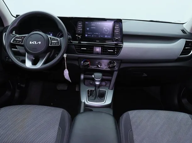 Car image 14