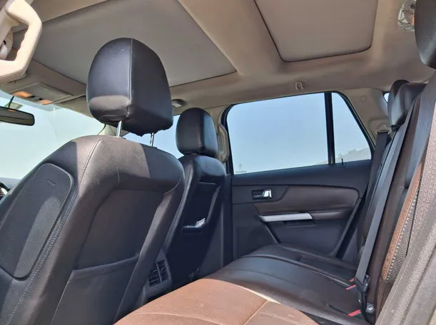 Car image 12