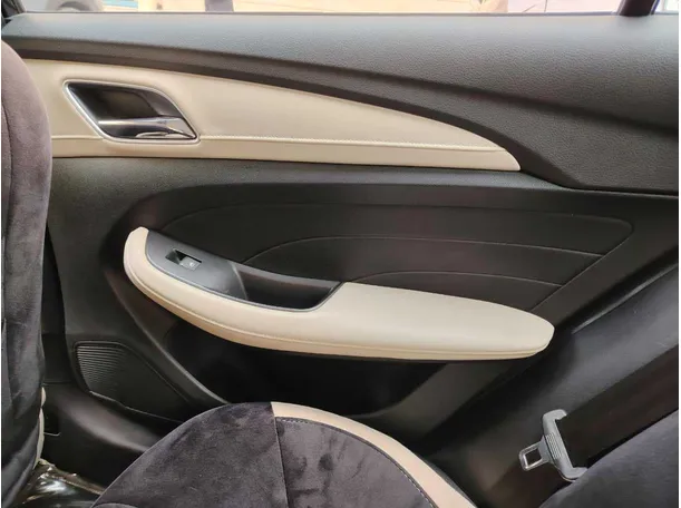 Car image 38