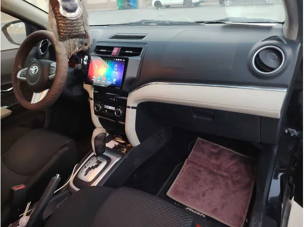 Car image 14