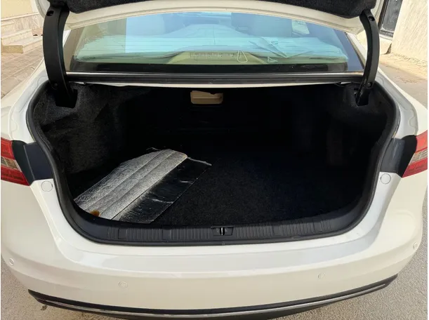 Car image 23