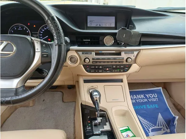 Car image 16