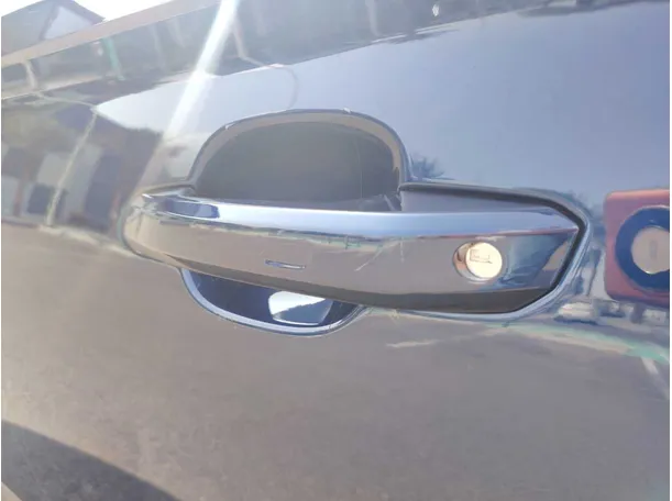 Car image 30