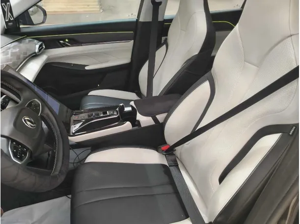 Car image 18