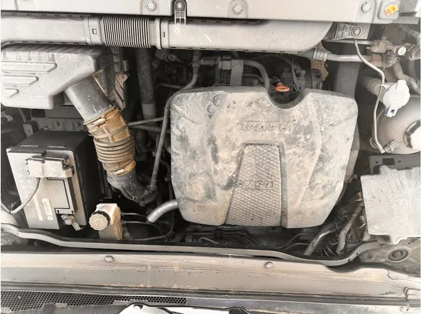 Car image 28