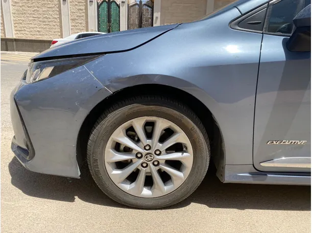 Car image 9