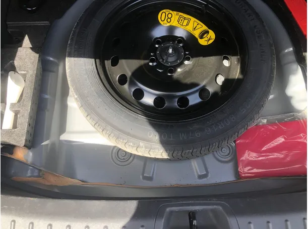 Car image 25