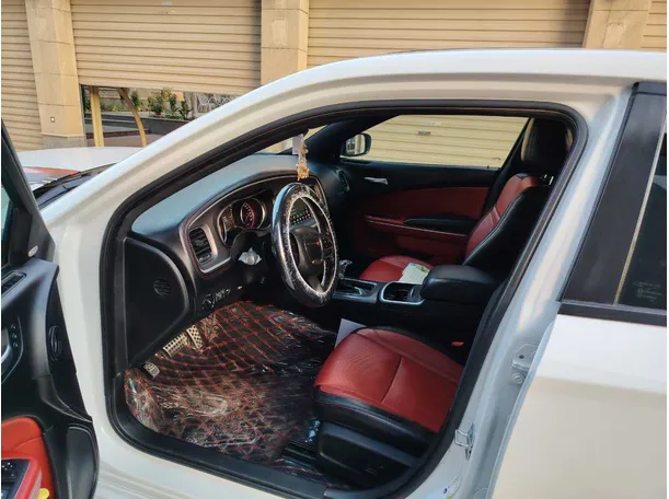 Car image 12