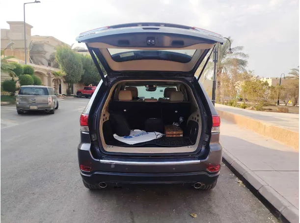Car image 24