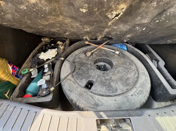 Car image 21