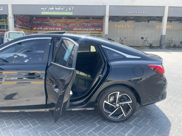 Car image 15