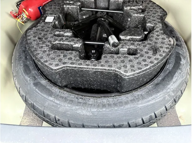 Car image 29