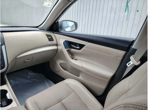 Car image 24