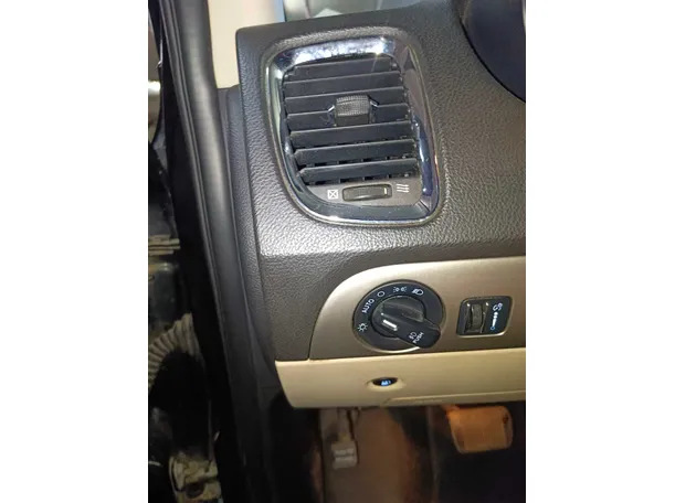 Car image 29