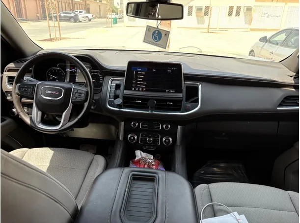 Car image 18