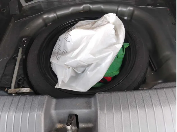 Car image 35