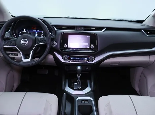 Car image 14