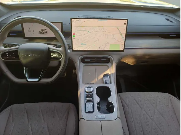 Car image 16