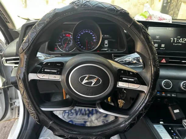 Car image 19