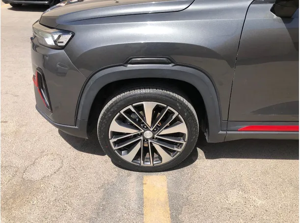 Car image 9