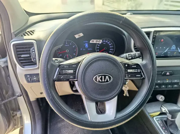 Car image 23