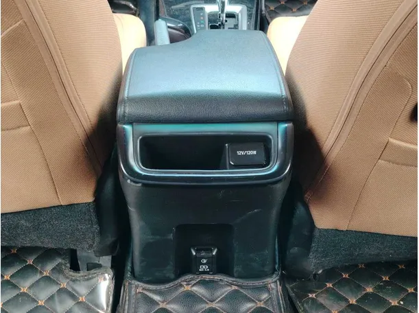 Car image 25