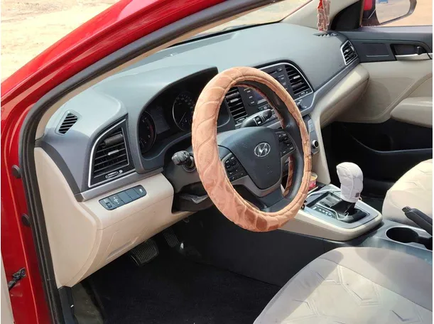 Car image 12