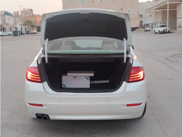 Car image 24