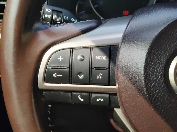 Car image 30
