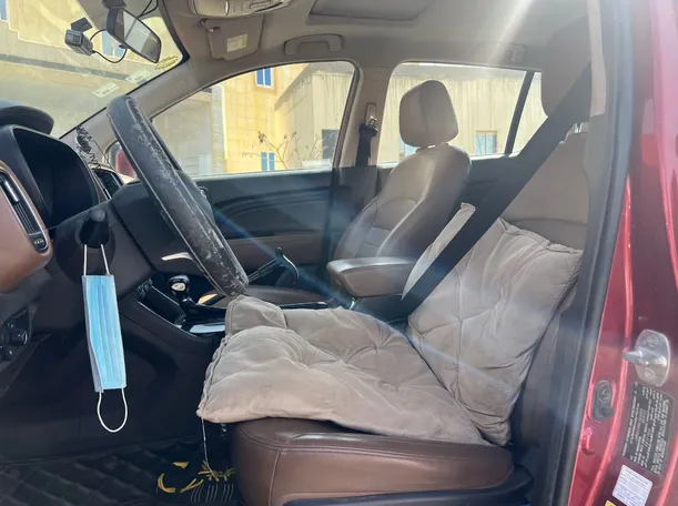 Car image 12