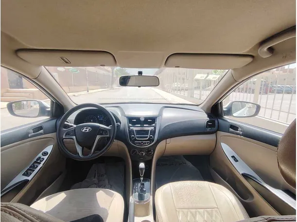 Car image 18