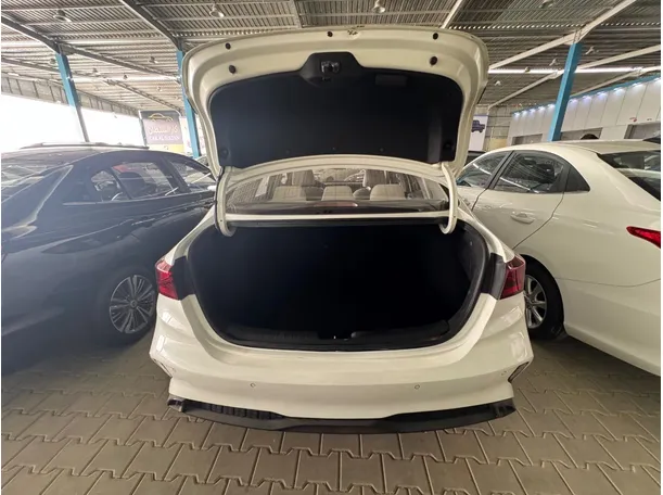 Car image 17