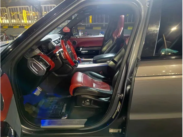 Car image 16