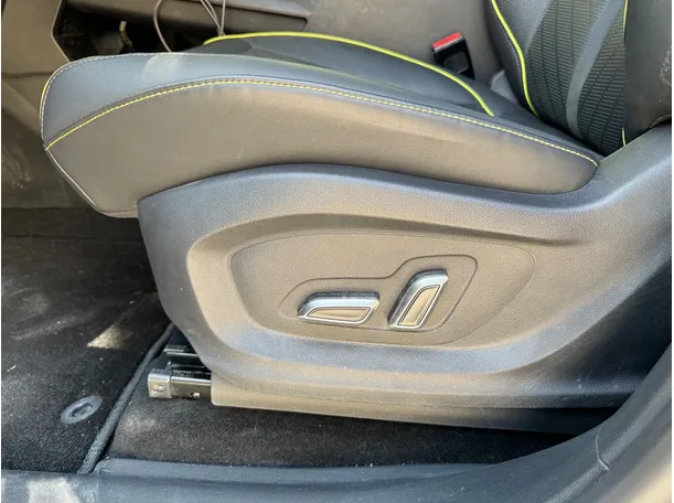 Car image 27