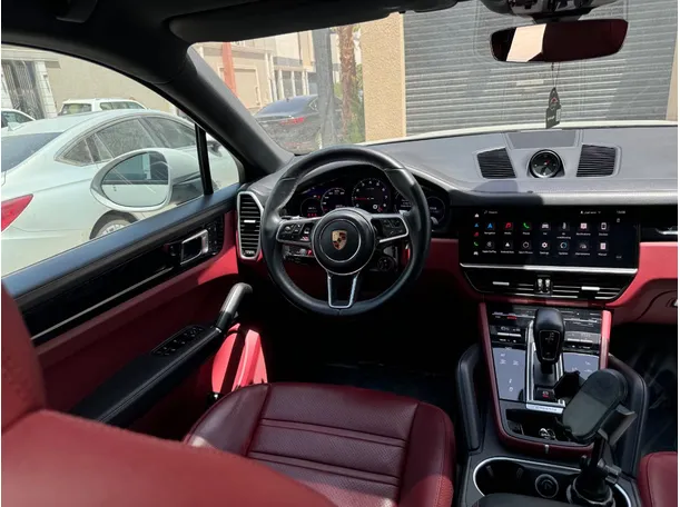 Car image 18