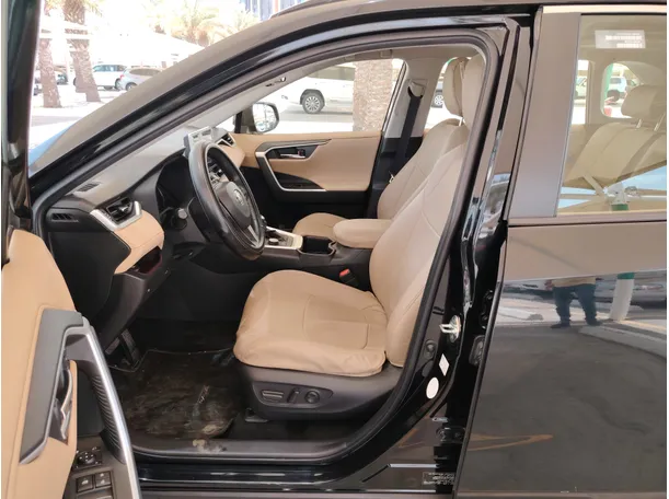 Car image 13