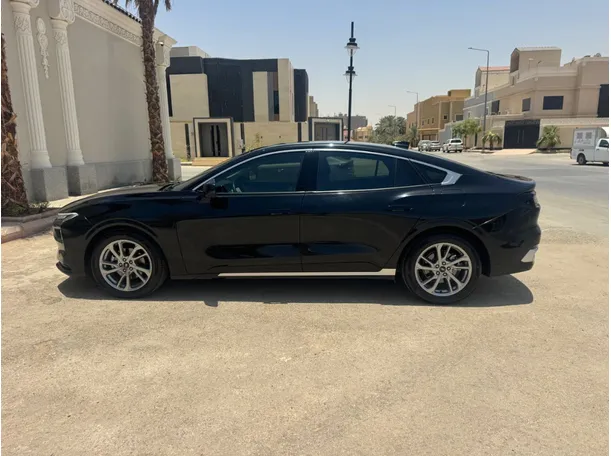 Car image 8
