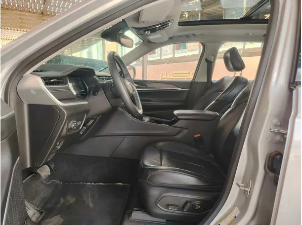 Car image 15