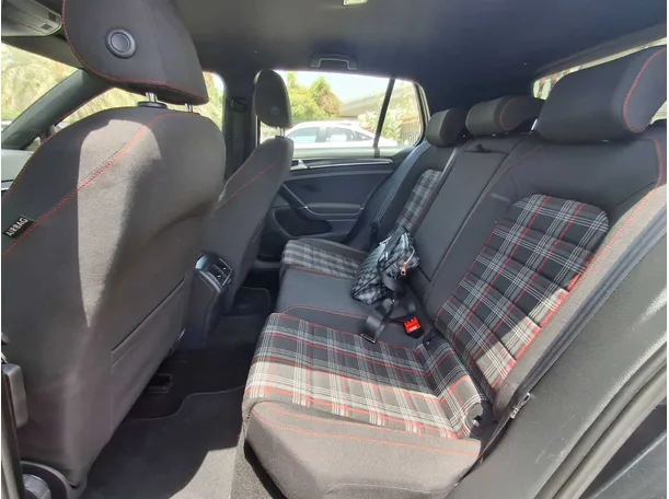 Car image 13