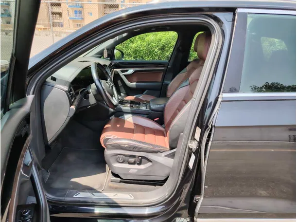 Car image 12