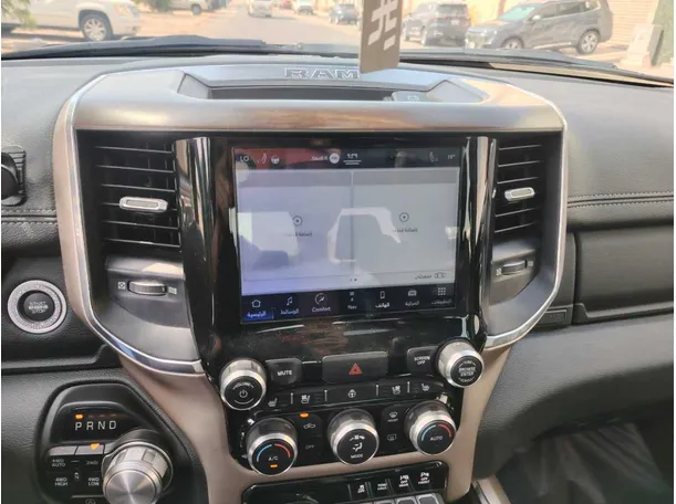 Car image 25