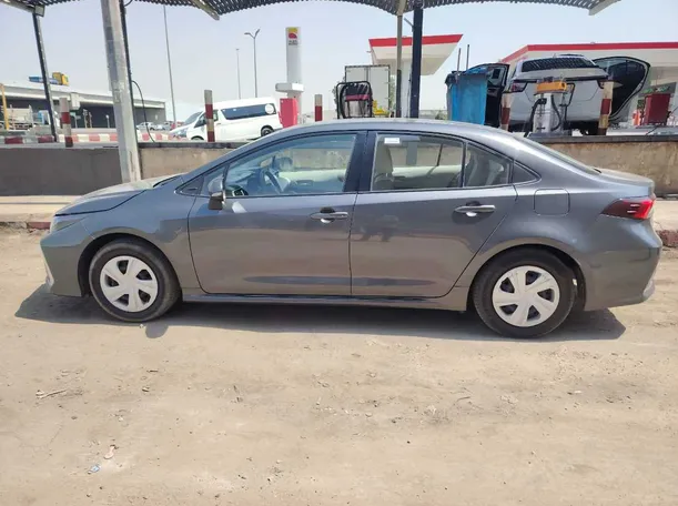 Car image 8