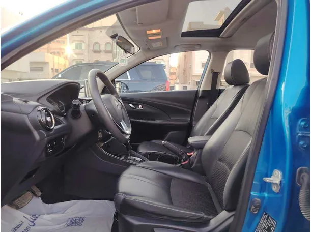 Car image 14